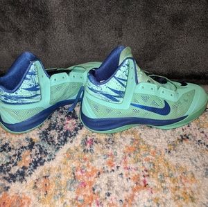 Nike youth basketball shoes